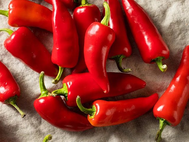 wellhealthorganic.com:red-chilli-you-should-know-about-red-chilli-uses-benefits-side-effects